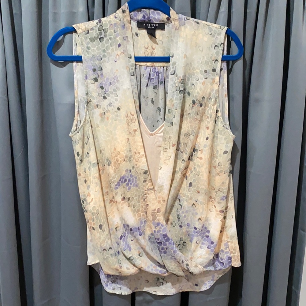 Sleeveless multicolored blouse